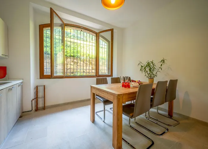 Ambra Ferienvilla Менаджо